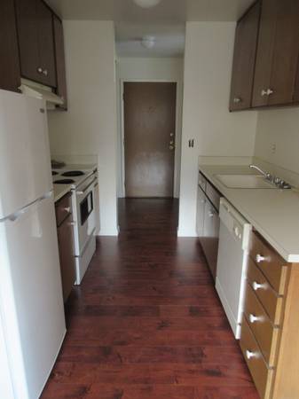 1BR/1BA Apartment on Brooklyn Ave · Oakland photo 5