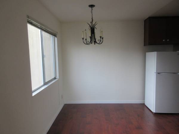 1BR/1BA Apartment on Brooklyn Ave · Oakland photo 2
