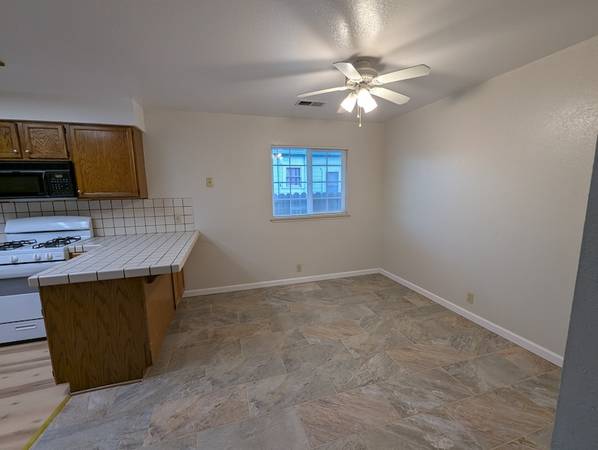2BR/2BA Single Family House on Sally St · Hollister photo 4