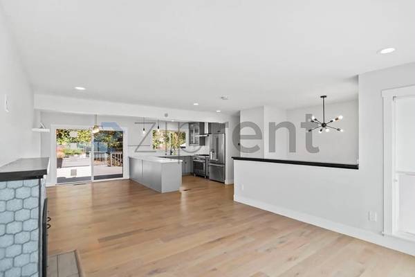 3BR/3BA Single Family House · Oakland photo 2