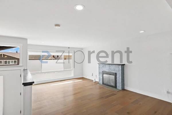 3BR/3BA Single Family House · Oakland photo 3