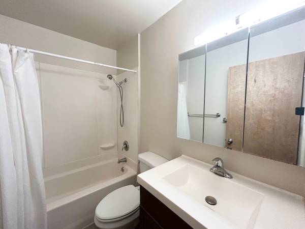 2BR/1BA Apartment on Blake Street 103 · Berkeley photo 5