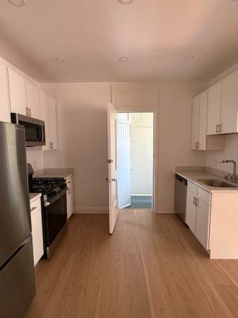 3BR/1BA Apartment on Taylor Street 18 · San Francisco photo 4