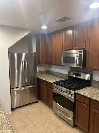 3BR/3BA Townhouse on Autumnvale Drive · San Jose photo 5