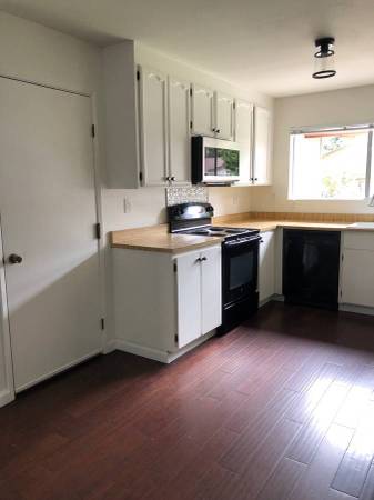 4BR/2BA Single Family House · Moraga photo 2