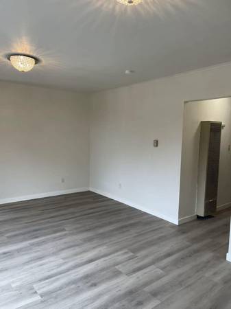 2BR/1BA Duplex on Leona St · Oakland photo 4
