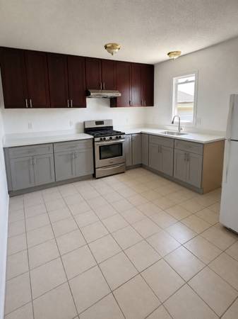 3BR/1BA Duplex · Oakland