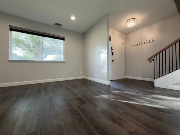 3BR/3BA Townhouse on Newhall Pkwy · Concord photo 5