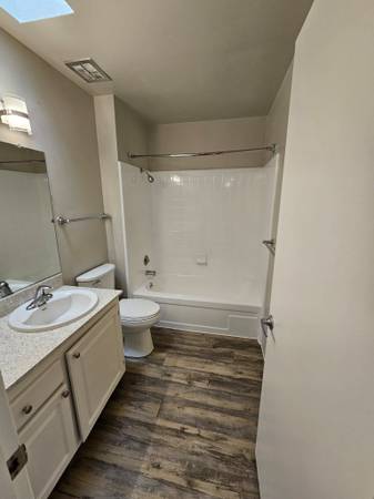 Apartments on Farwell Dr. · Fremont photo 4