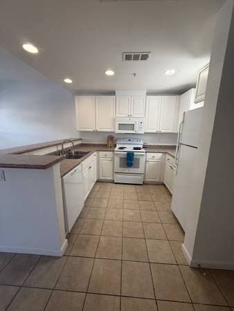 2BR/2BA Townhouse · Gilroy photo 5