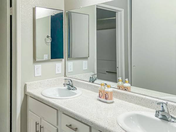 2BR/2BA Apartment · Pittsburg photo 3