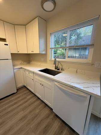 2BR/2BA Apartment · Santa Rosa photo 5