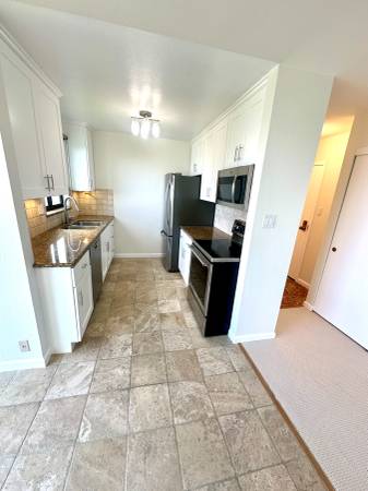 2BR/2BA Condo on Diamond Height 201 · San Francisco photo 4