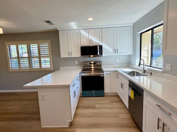 Duplexs on Oakmont Dr · Kenwood photo 5