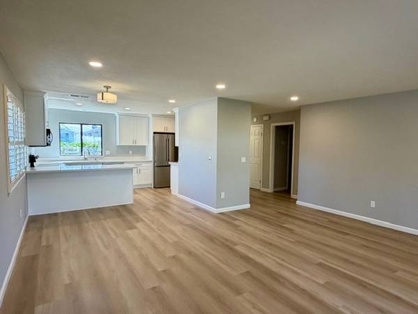 Duplexs on Oakmont Dr · Kenwood photo 3