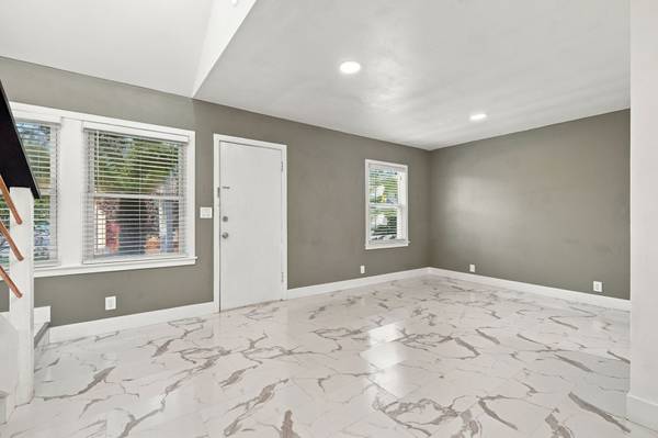 2BR/1BA Single Family House on Roland Drive · Capitola photo 4