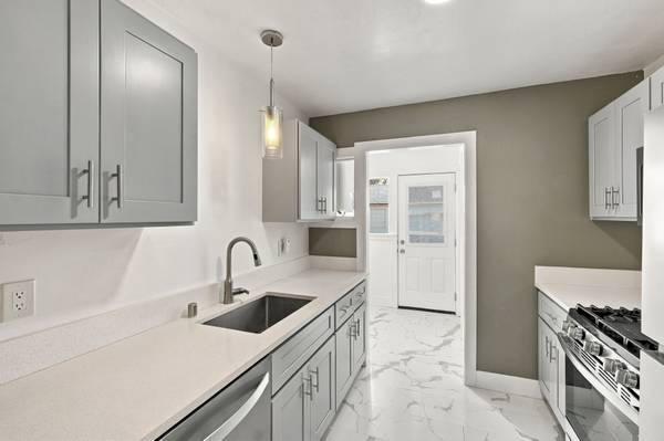 2BR/1BA Single Family House on Roland Drive · Capitola photo 5