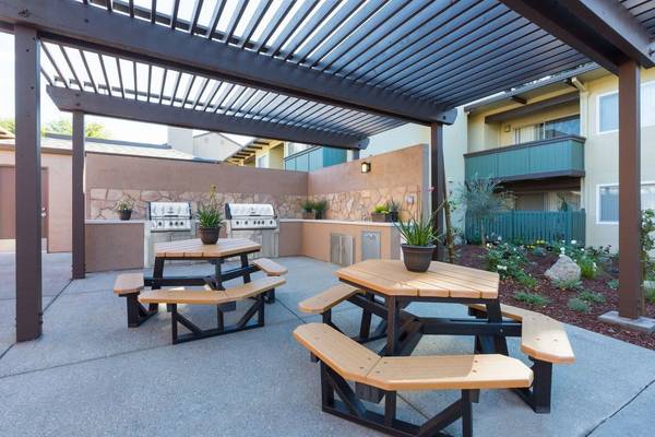 2BR/2BA Apartment · Hayward photo 2