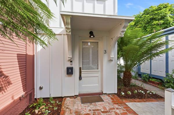 1BR/1BA Duplex on Lincoln Apt.3 · Santa Cruz photo 2