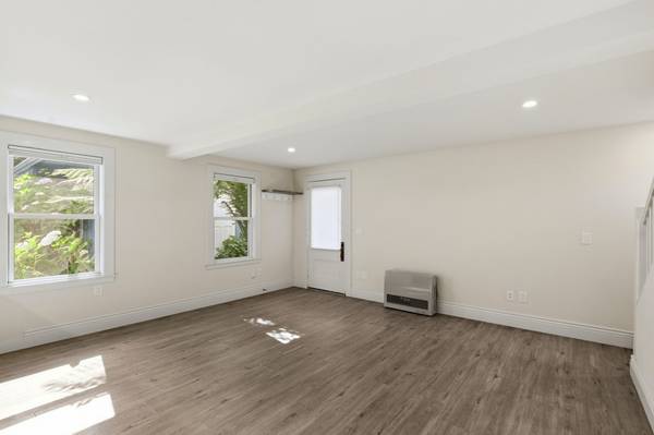1BR/1BA Duplex on Lincoln Apt.3 · Santa Cruz photo 4