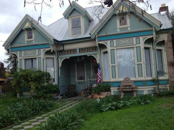 3BR/2BA Single Family House · Cloverdale