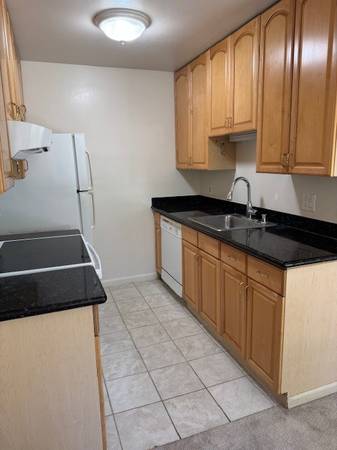 2BR/1BA Condo on Kiely Blvd G · Santa Clara photo 2