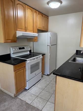 2BR/1BA Condo on Kiely Blvd G · Santa Clara photo 4