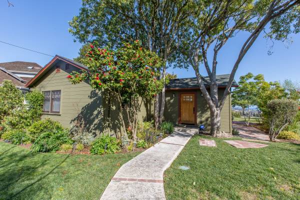 1BR/2BA Single Family House · Santa Cruz
