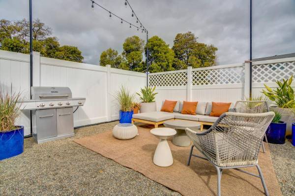 4BR/3BA Townhouse on Mosley Ave · Alameda