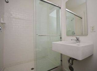 3BR/2BA Townhouse · Emeryville photo 3