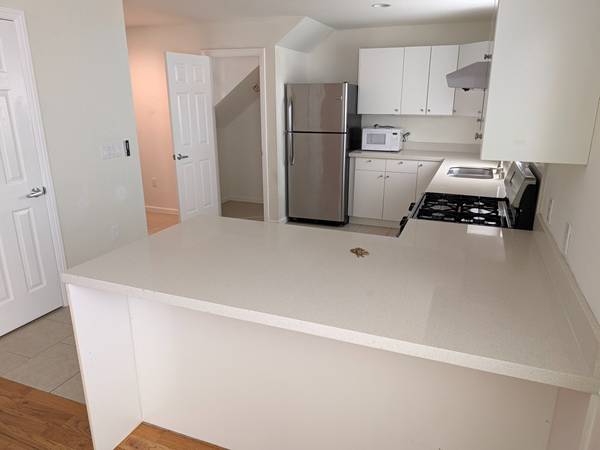2BR/2BA Townhouse · Millbrae photo 5