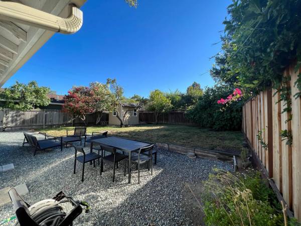 2BR/1BA Single Family House · Redwood City
