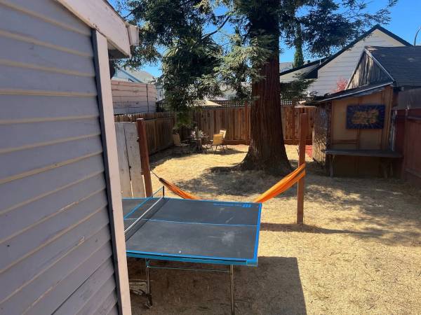 2BR/1BA Single Family House · Redwood City photo 3
