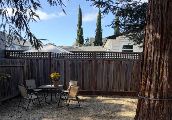 2BR/1BA Single Family House · Redwood City photo 2