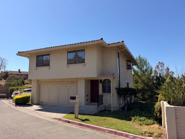 3BR/3BA Townhouse · Hayward