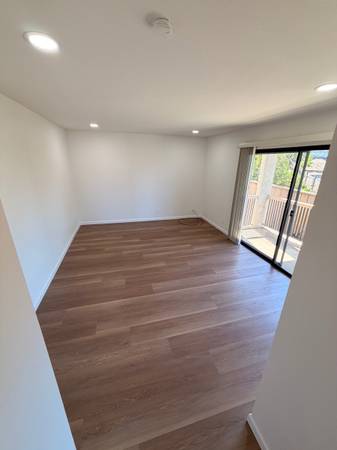 3BR/3BA Townhouse · Hayward photo 4