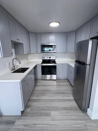 2BR/2BA Apartment · Redwood City photo 2