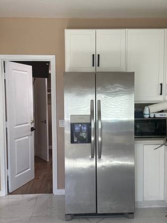 2BR/1BA Apartment · Oakland photo 3