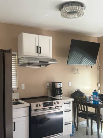 2BR/1BA Apartment · Oakland photo 4