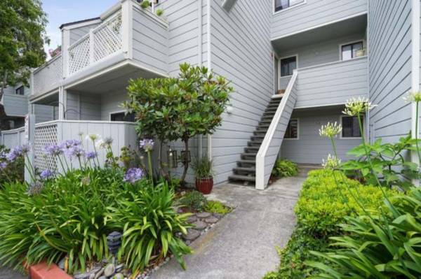 1BR/1BA Apartment on Willowbrook Ln · Aptos photo 2