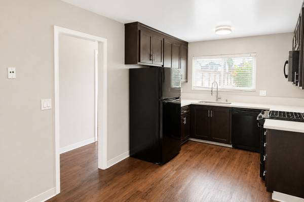 2BR/2BA Townhouse · Hayward photo 5