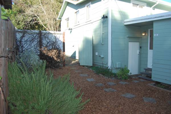 0BR/1BA Apartment · Forestville photo 3
