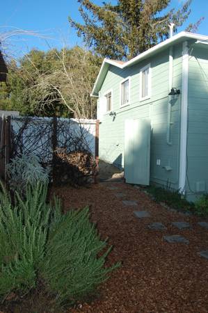 0BR/1BA Apartment · Forestville photo 4