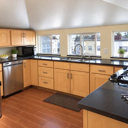 2BR/1BA Apartment · Oakland photo 2