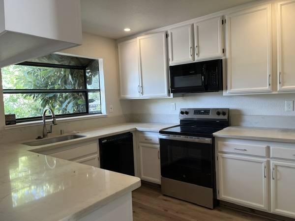 3BR/2BA Single Family House on Alexandria Drive · Healdsburg photo 3