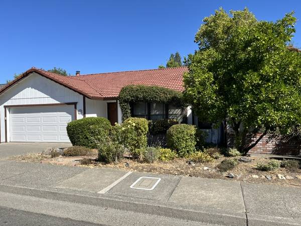 3BR/2BA Single Family House on Alexandria Drive · Healdsburg