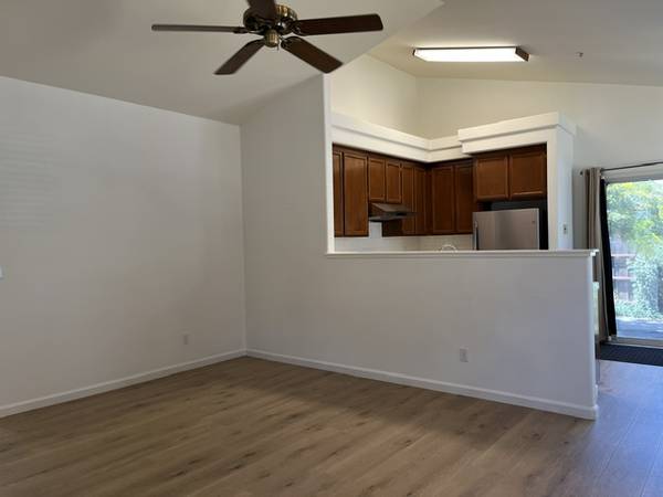 3BR/2BA Single Family House on School Street · Healdsburg photo 5