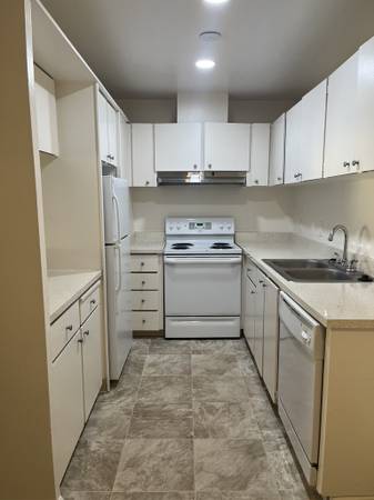 2BR/1BA Apartment on Richmond Drive · Millbrae photo 4