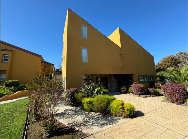 2BR/1BA Apartment on Richmond Drive · Millbrae