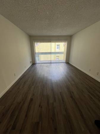 2BR/1BA Apartment on Richmond Drive · Millbrae photo 2